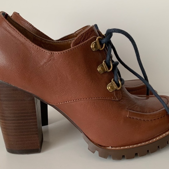 Tommy Hilfiger Middlebury Bootie 8M, block heel. - Picture 3 of 11